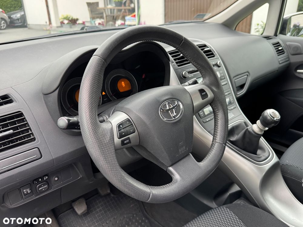 Toyota Auris - 24