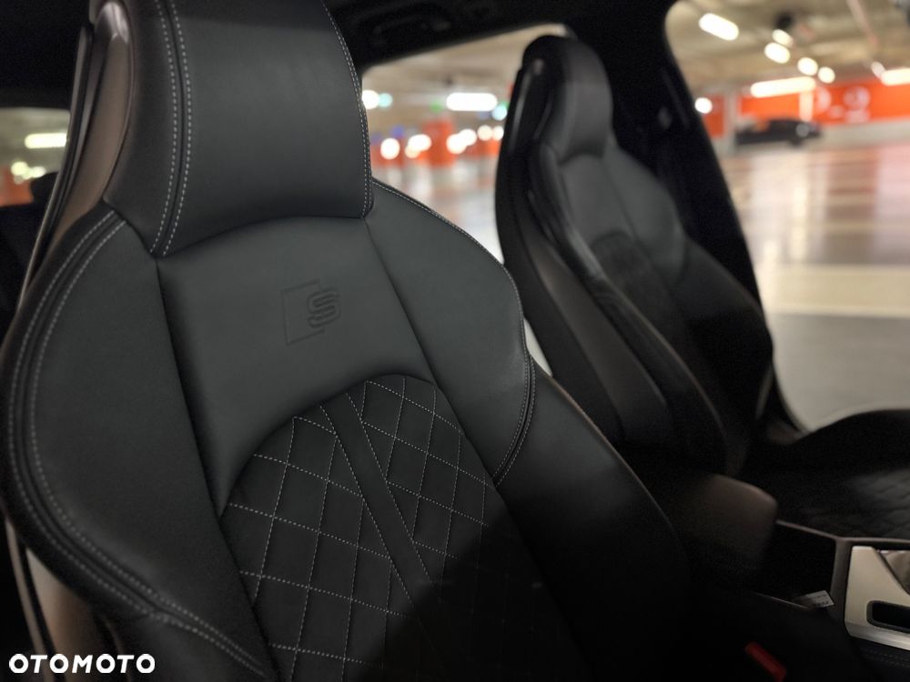 Audi A4 Avant 40 TDI quattro S tronic S line - 31