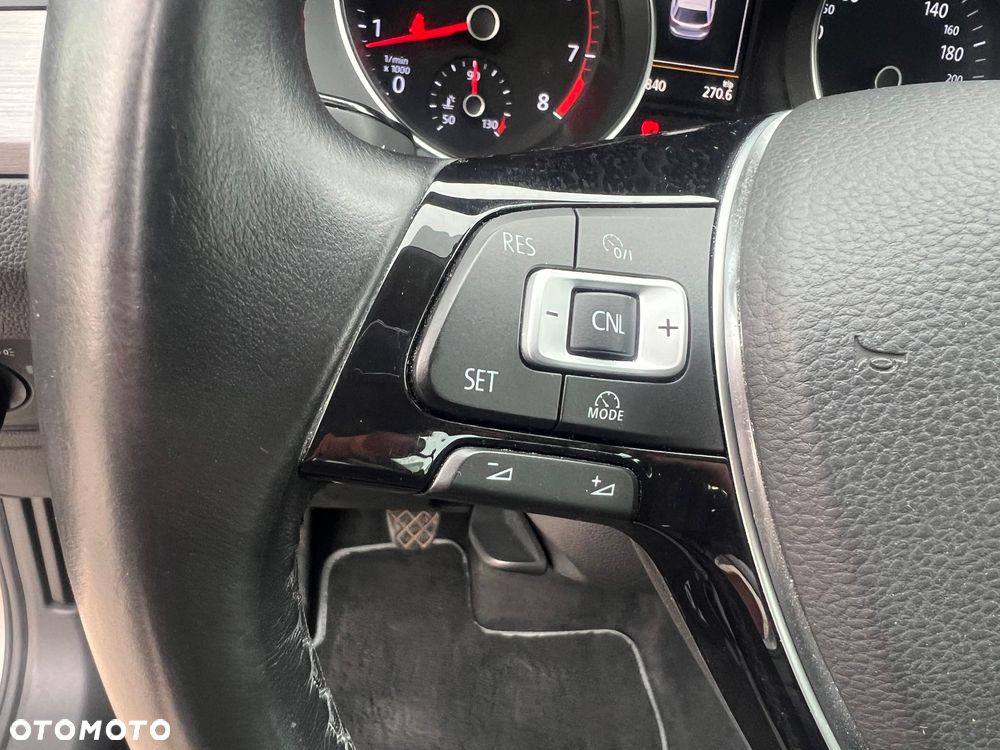 Volkswagen Passat - 19