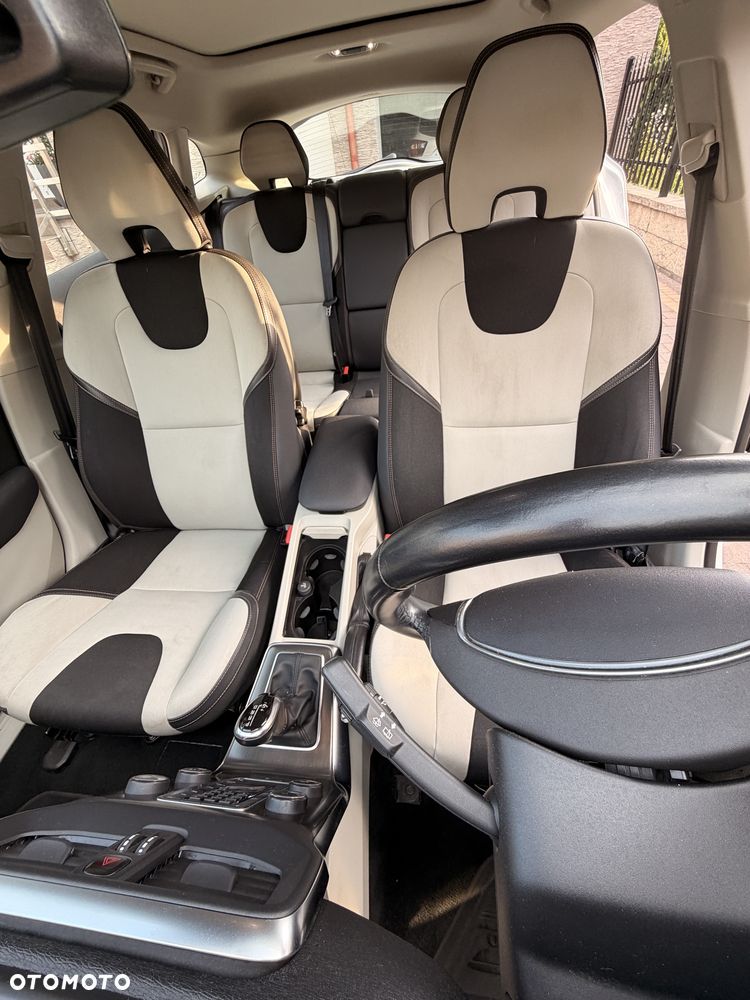 Volvo V40 Cross Country - 8