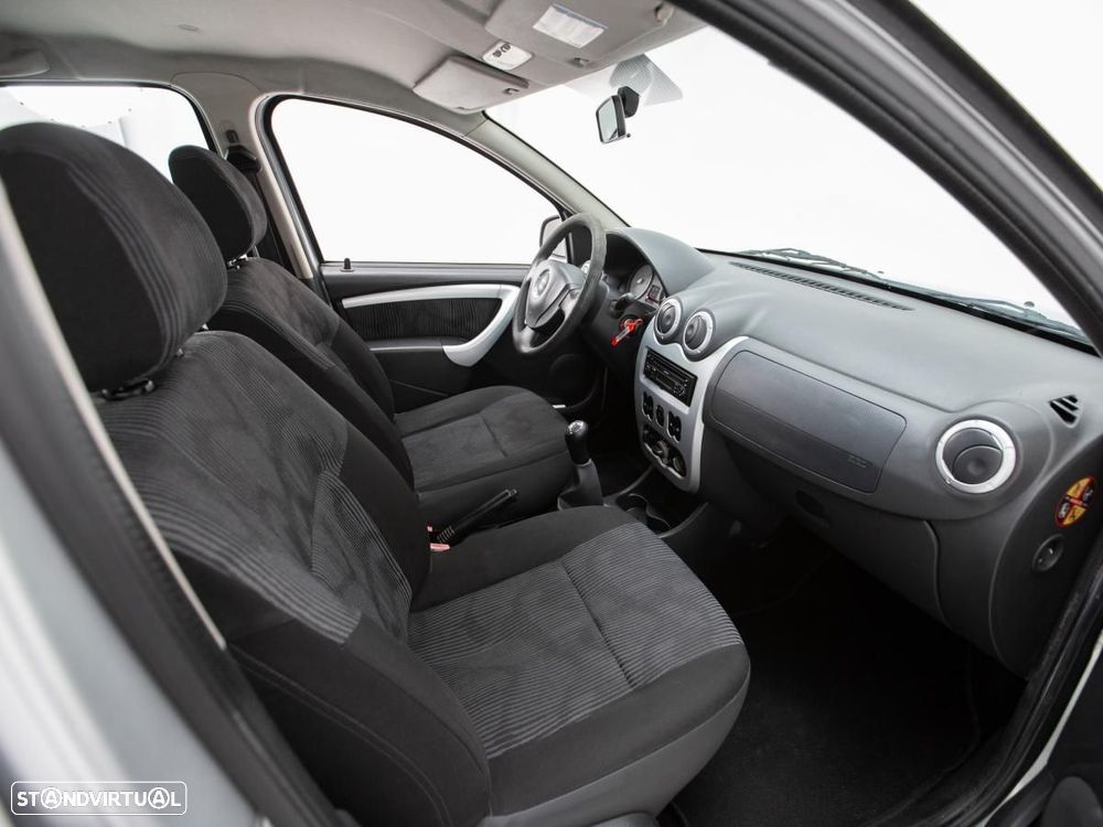 Dacia Sandero - 8