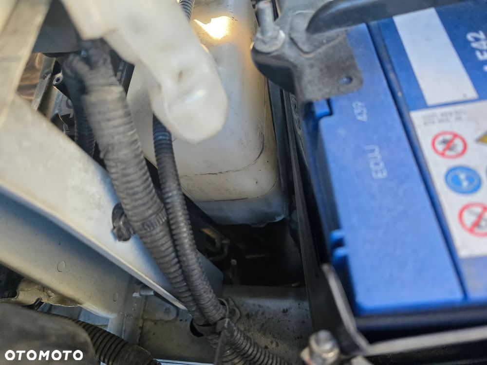 Mitsubishi Outlander - 12