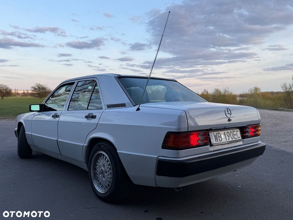 Mercedes-Benz W201 (190) - 11
