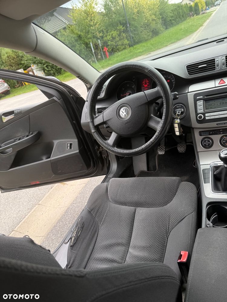 Volkswagen Passat 1.9 TDI Highline - 30
