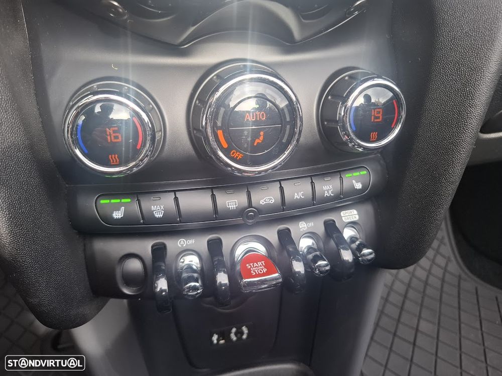 MINI Cabrio Cooper Essential - 32