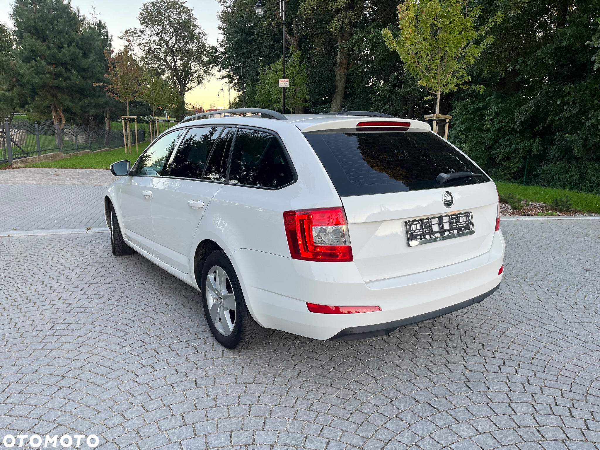 Skoda Octavia 2.0 TDI Elegance DSG - 8