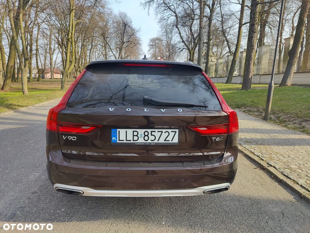 Volvo V90 Cross Country - 3