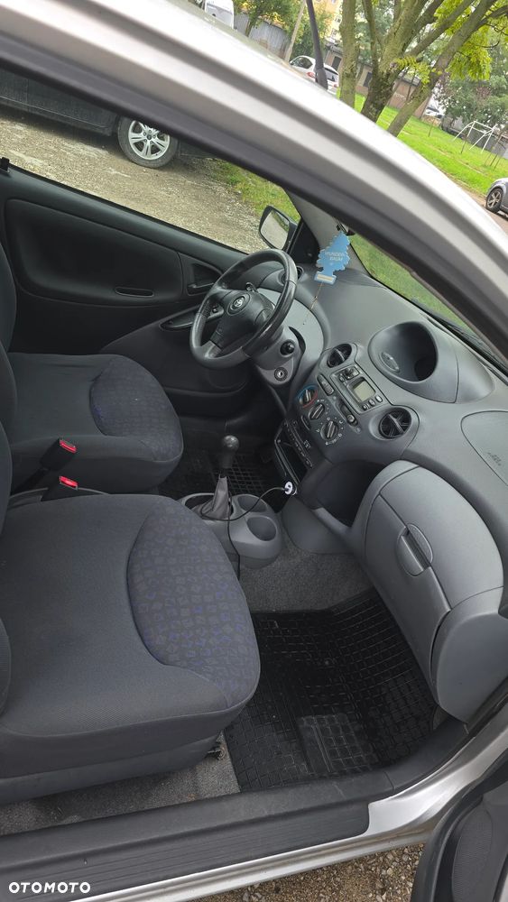 Toyota Yaris 1.0 Base - 6