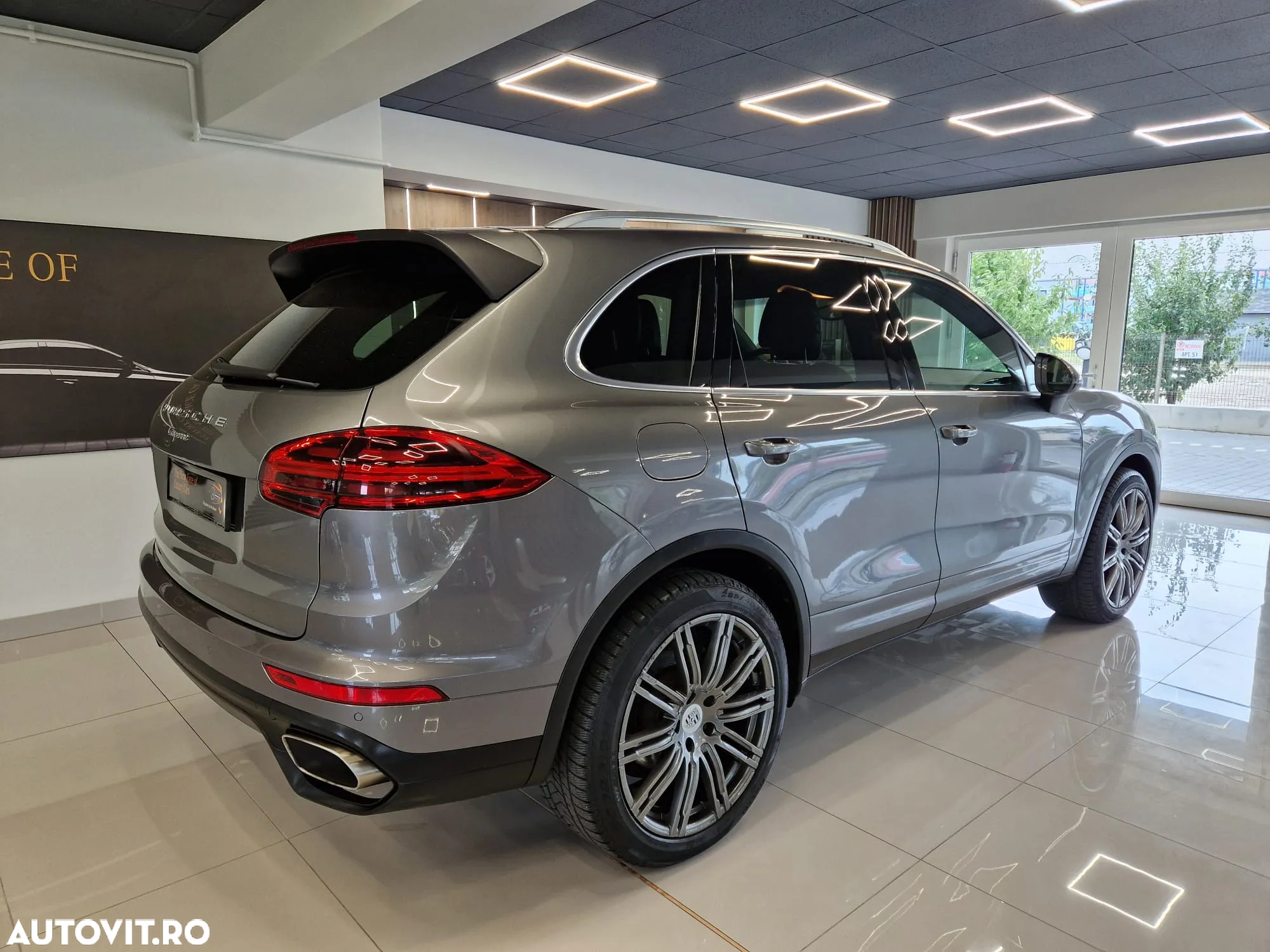 Porsche Cayenne 3.0 L - 2