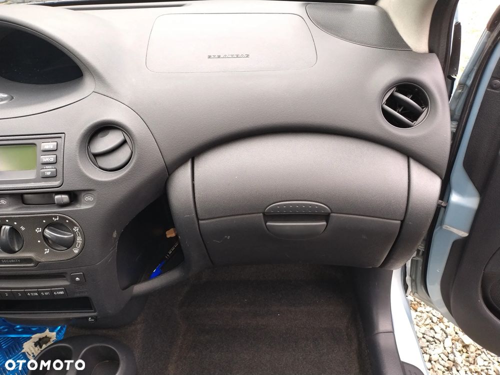 Toyota Yaris 1.0 Base - 11