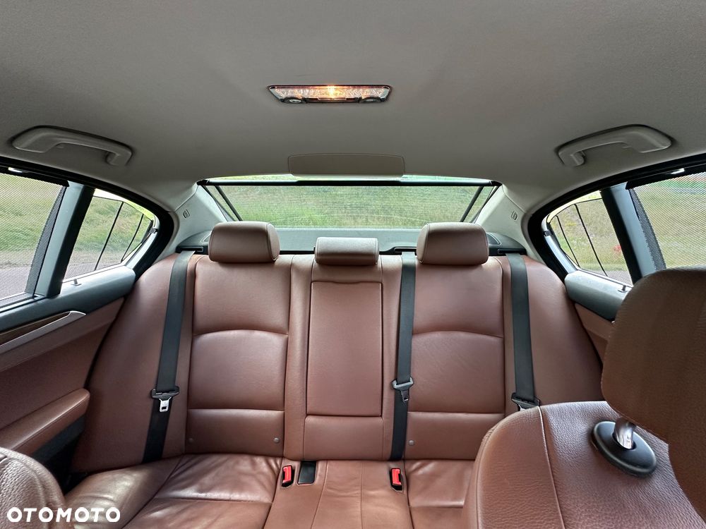 BMW Seria 5 520i Luxury Line - 25