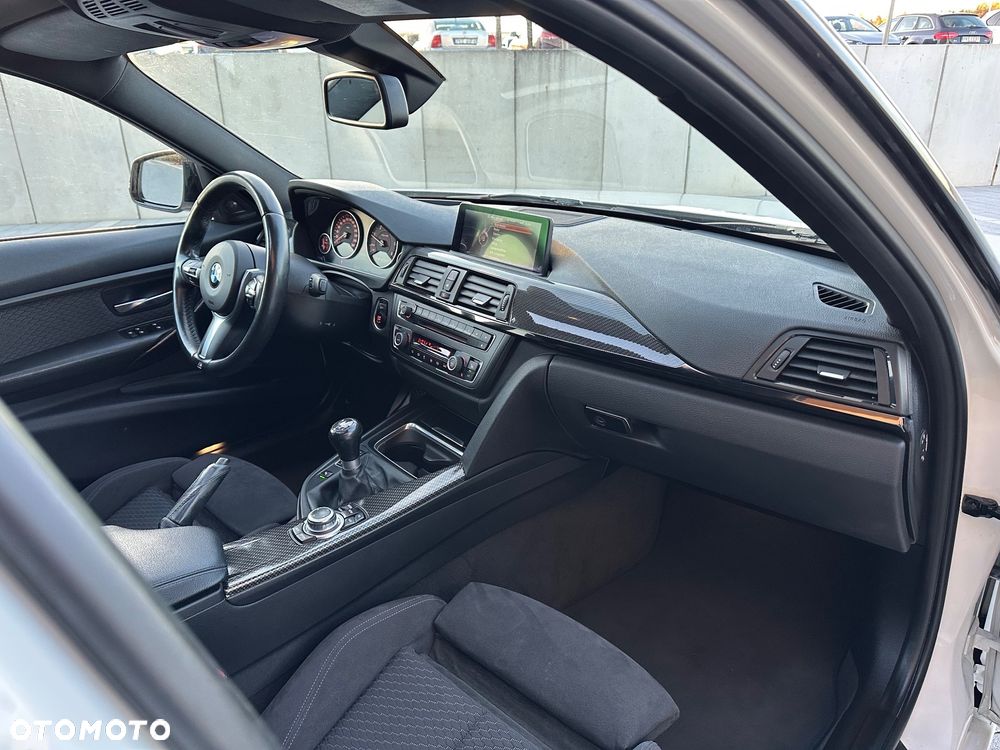 BMW Seria 3 318d M Sport EU6 - 32