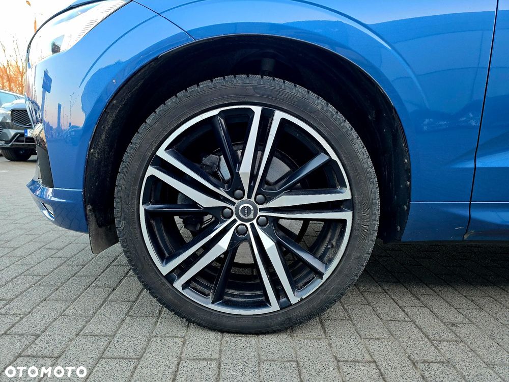 Volvo XC 60 B5 D AWD R-Design - 3