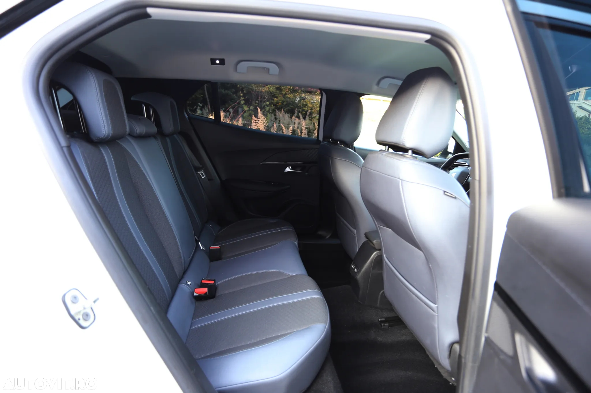 Peugeot 2008 1.2 PureTech EAT8 STT GT - 13