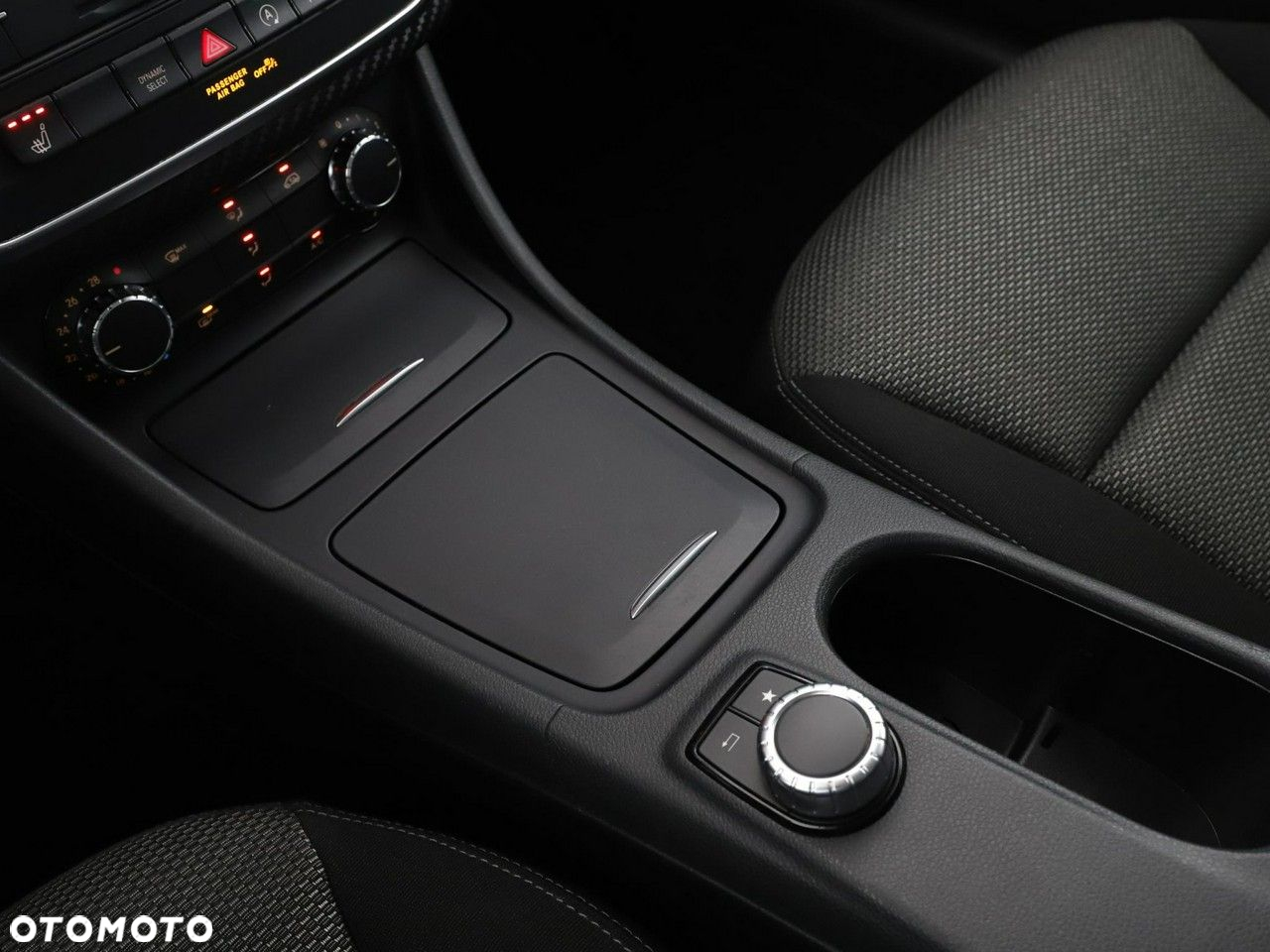 Mercedes-Benz GLA 180 d 7G-DCT - 28