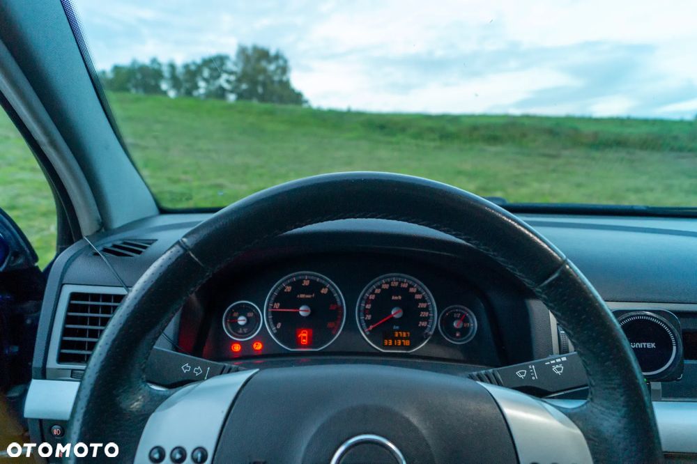 Opel Vectra 1.9 CDTI Sport / GTS - 25