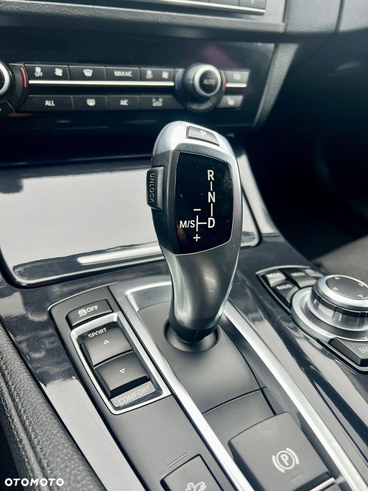 BMW Seria 5 525d xDrive - 32