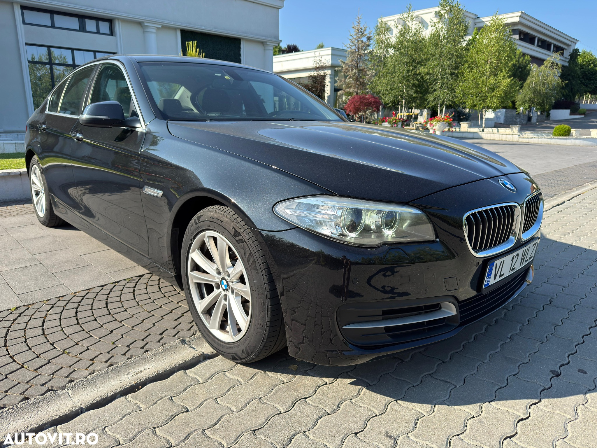 BMW Seria 5 520d Aut. Luxury Line - 2
