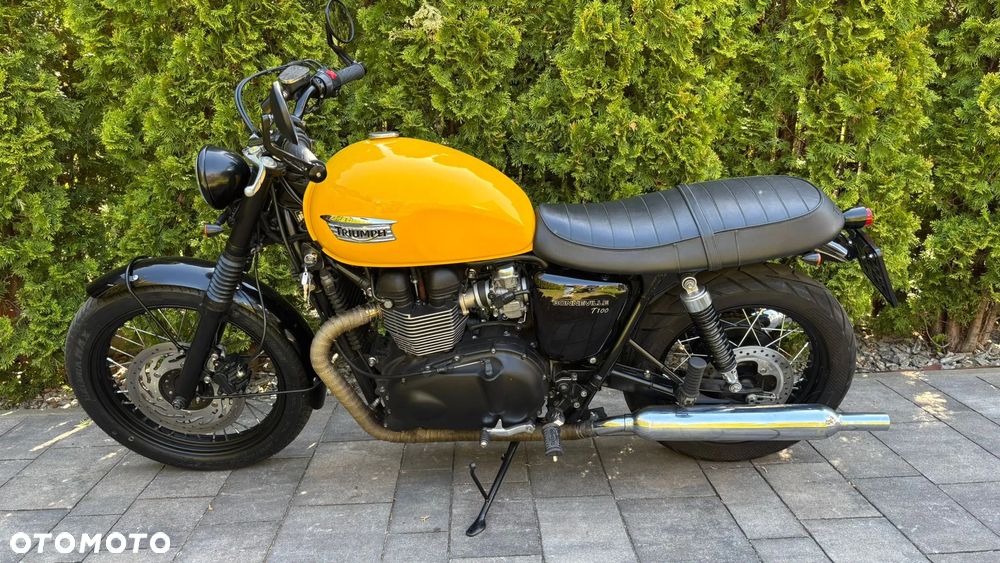 Triumph Bonneville - 4