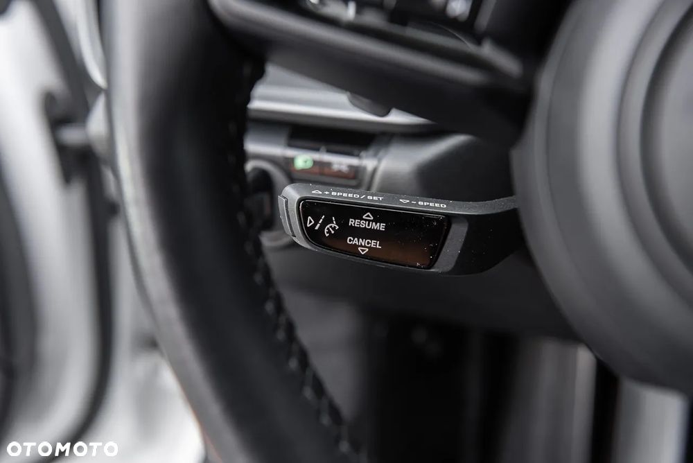 Porsche 911 Carrera - 21