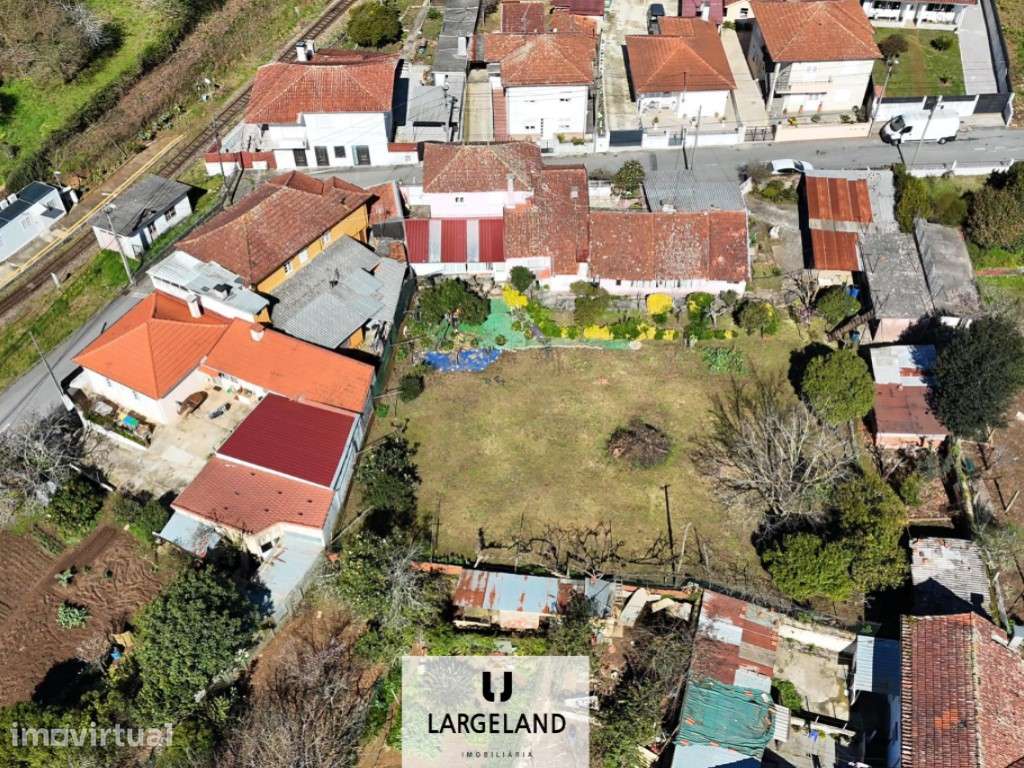 Moradia T5 com terreno e anexos em Sanfins - Grande imagem: 5/32