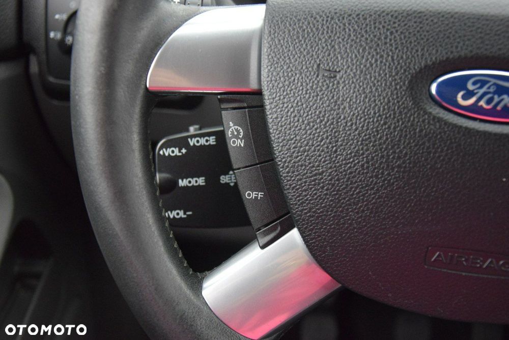 Ford Kuga 2.0 TDCi FWD Titanium - 28