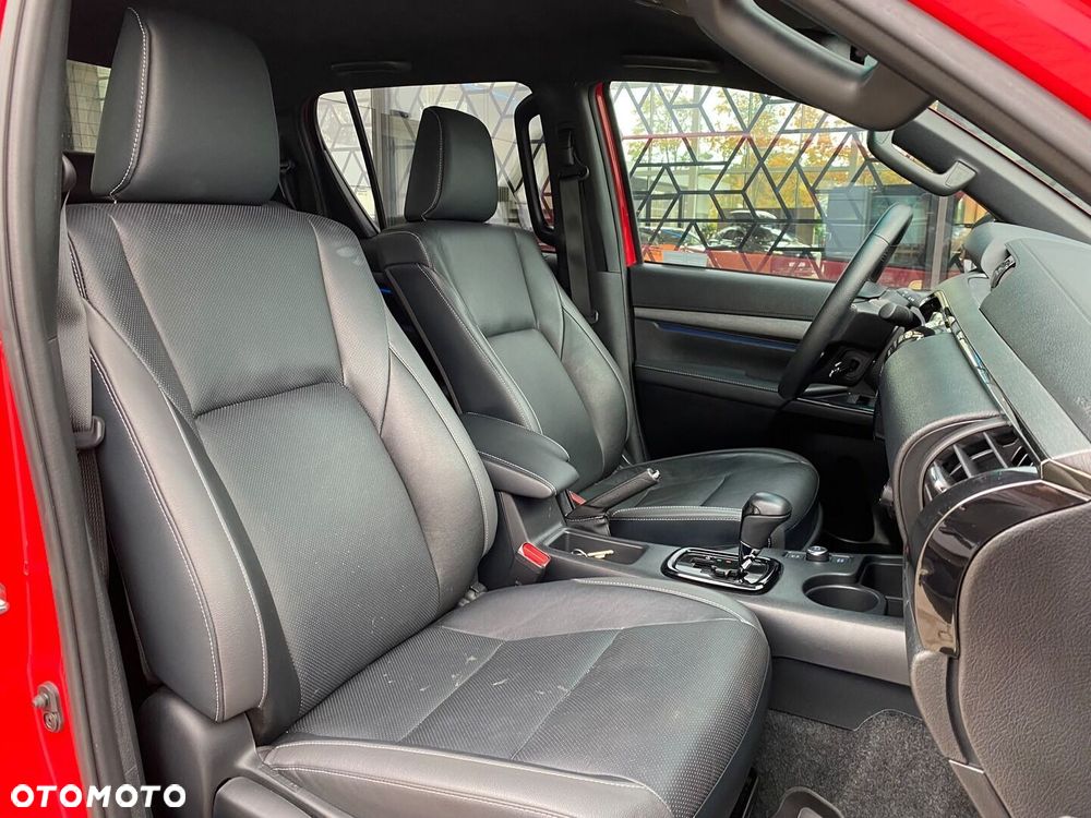Toyota Hilux 2.8 D-4D mHEV Double Cab Invincible 4x4 - 24