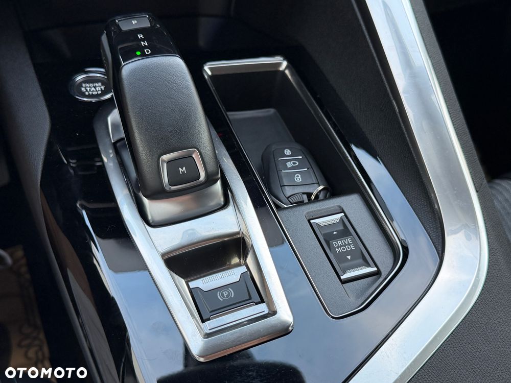 Peugeot 3008 BlueHDi 130 Stop & Start EAT8 Allure - 25
