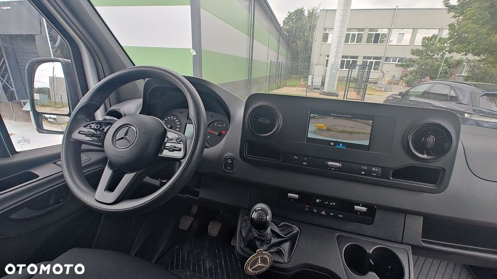 Mercedes-Benz Sprinter - 22