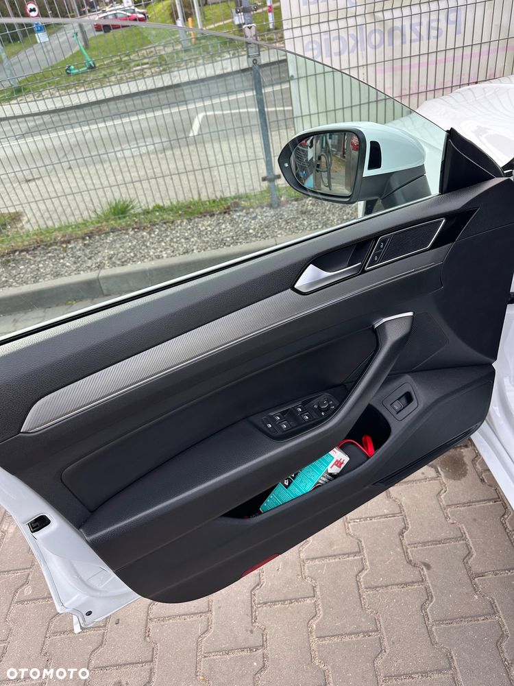 Volkswagen Arteon 2.0 TDI SCR R-Line DSG - 24