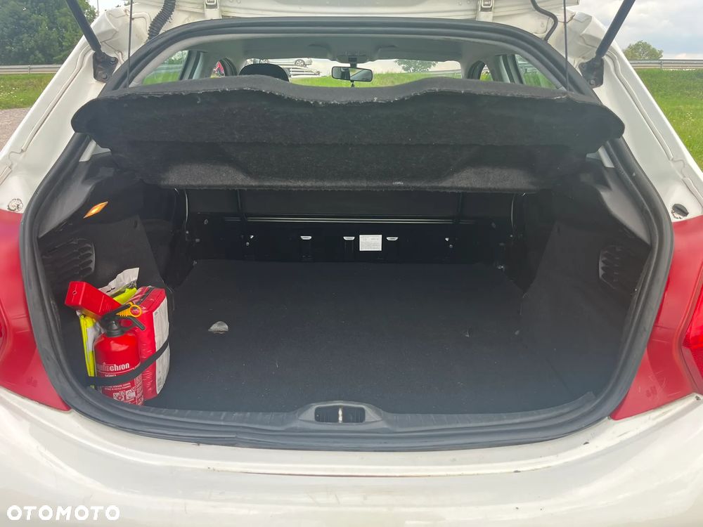 Peugeot 208 - 10