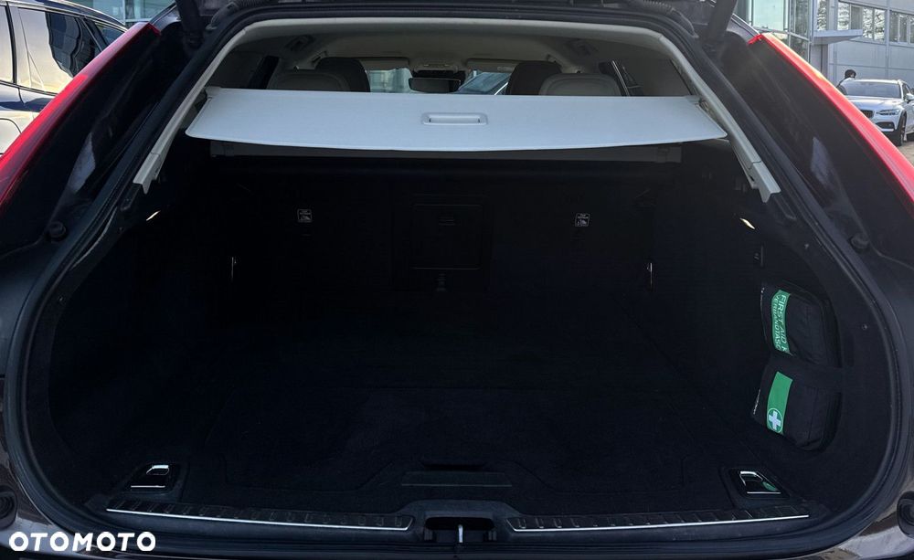 Volvo V90 Cross Country - 32