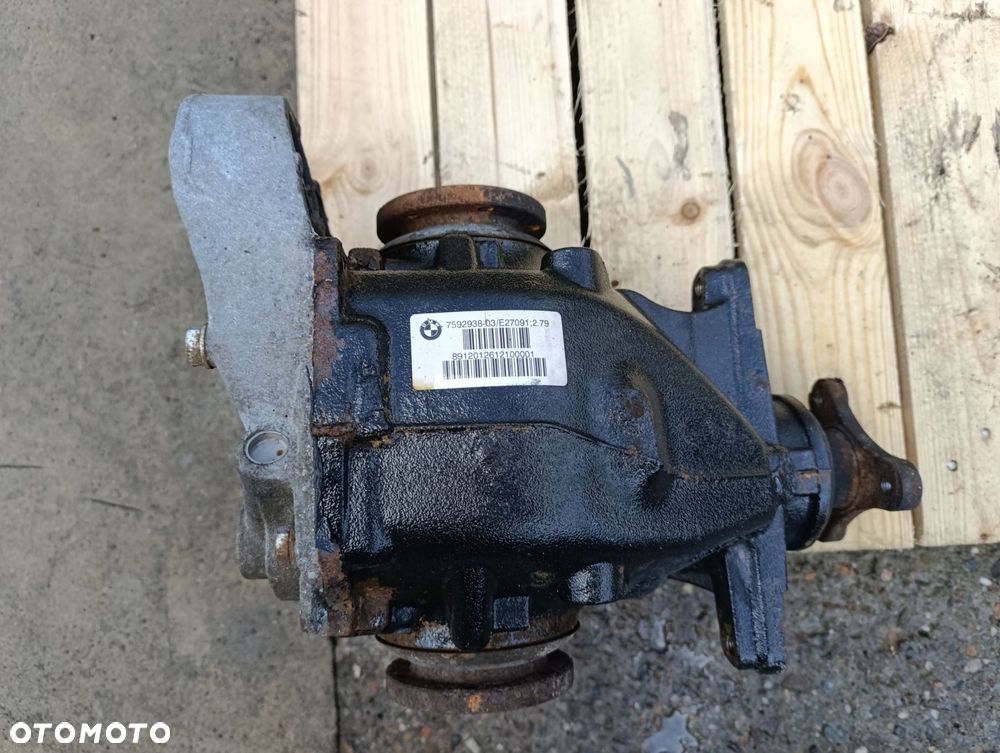 BMW E84 X1 TYLNY DYFER N47 7592938 2.79 - 1