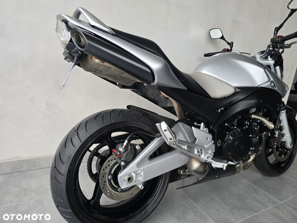 Suzuki GSR - 37