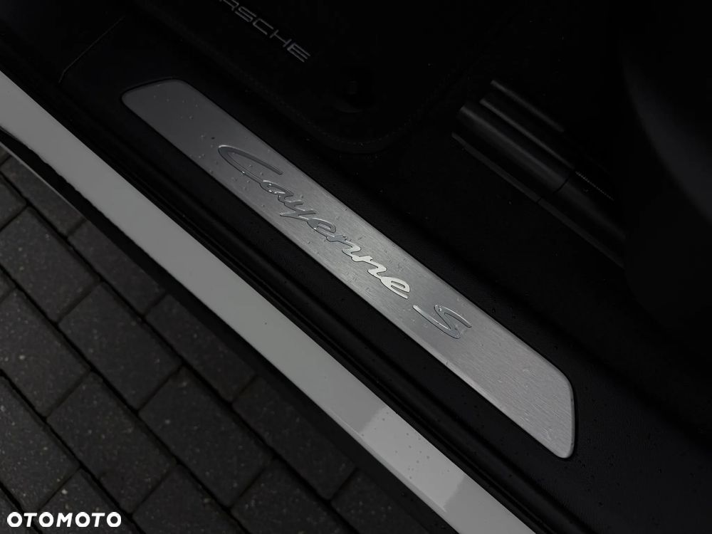 Porsche Cayenne - 23