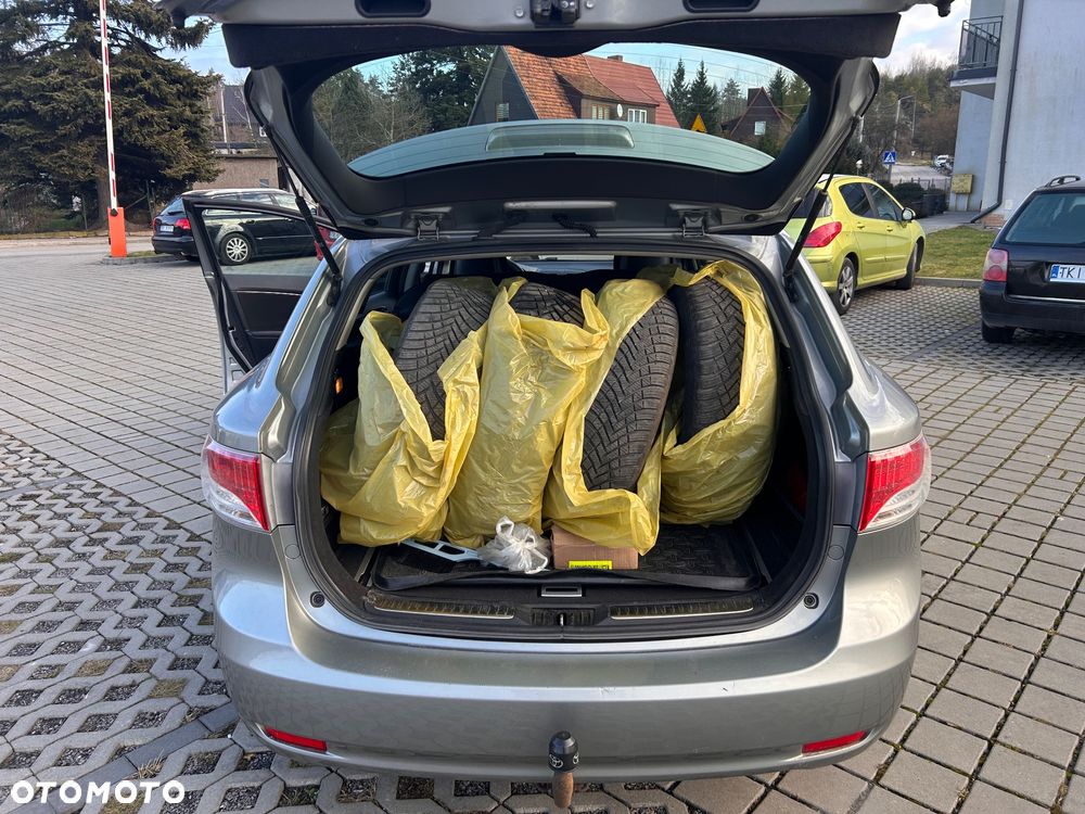 Toyota Avensis 2.0 D-4D - 12