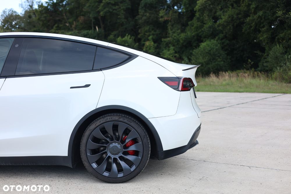 Tesla Model Y Performance Dual Motor AWD - 6