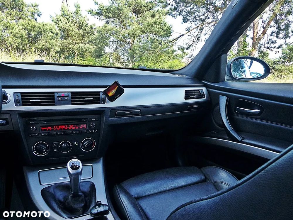 BMW Seria 3 320i Edition Exclusive - 37
