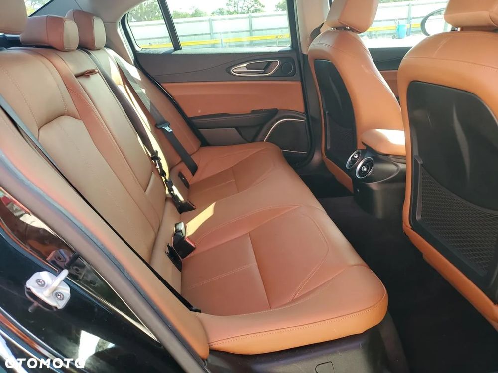 Alfa Romeo Giulia 2.0 Turbo 16V AT8-Q4 Ti - 9