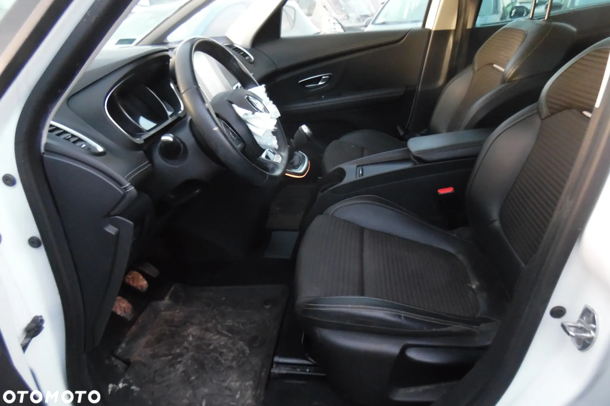 Renault Scenic 1.3 TCe FAP Intens - 7