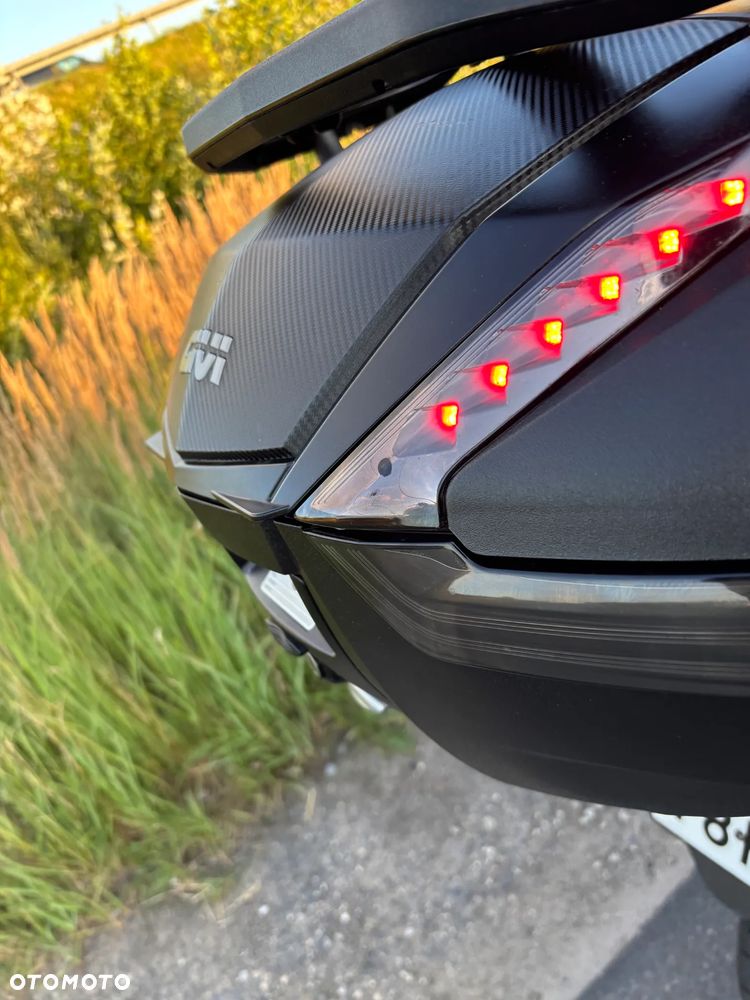 BMW F - 11