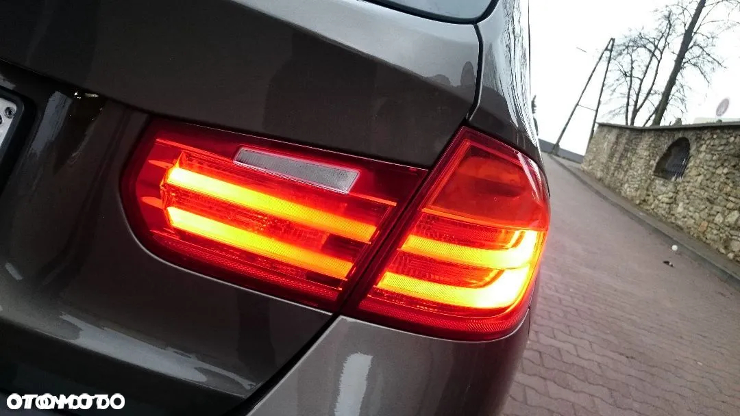 BMW Seria 3 320d DPF Touring Efficient Dynamics Edition - 10