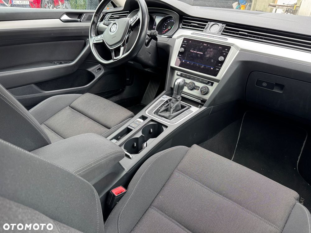 Volkswagen Passat 2.0 TDI SCR DSG Elegance - 6