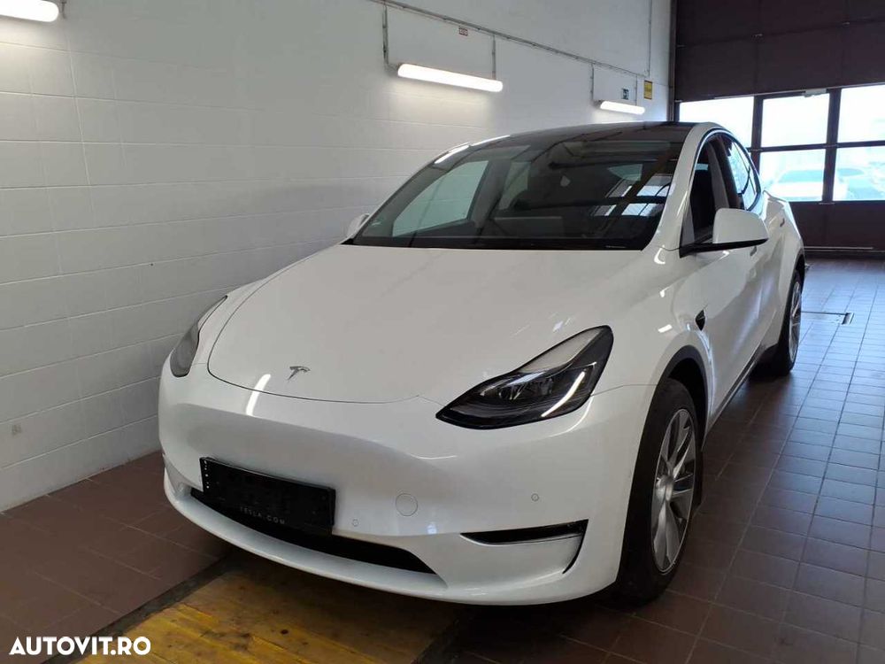 Tesla Model Y Long Range Dual Motor AWD - 2