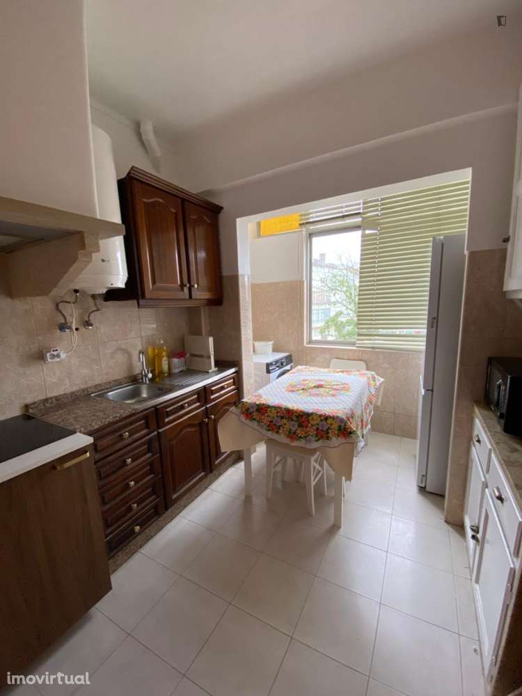 Quarto - localizado em Amadora Lisbon - Grande imagem: 2/5