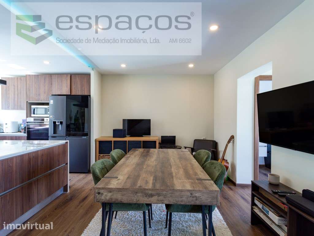 Moradia T2 remodelada, em banda situada no Bairro da Petrogal - Grande imagem: 2/28