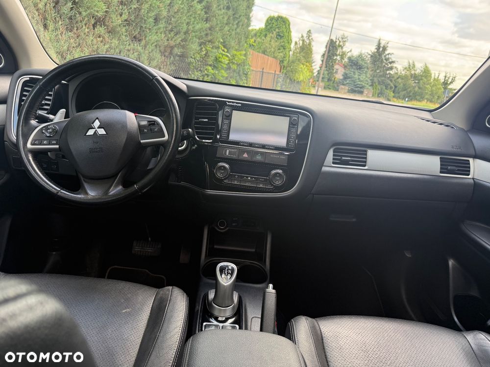 Mitsubishi Outlander 2.0 4WD Top - 26