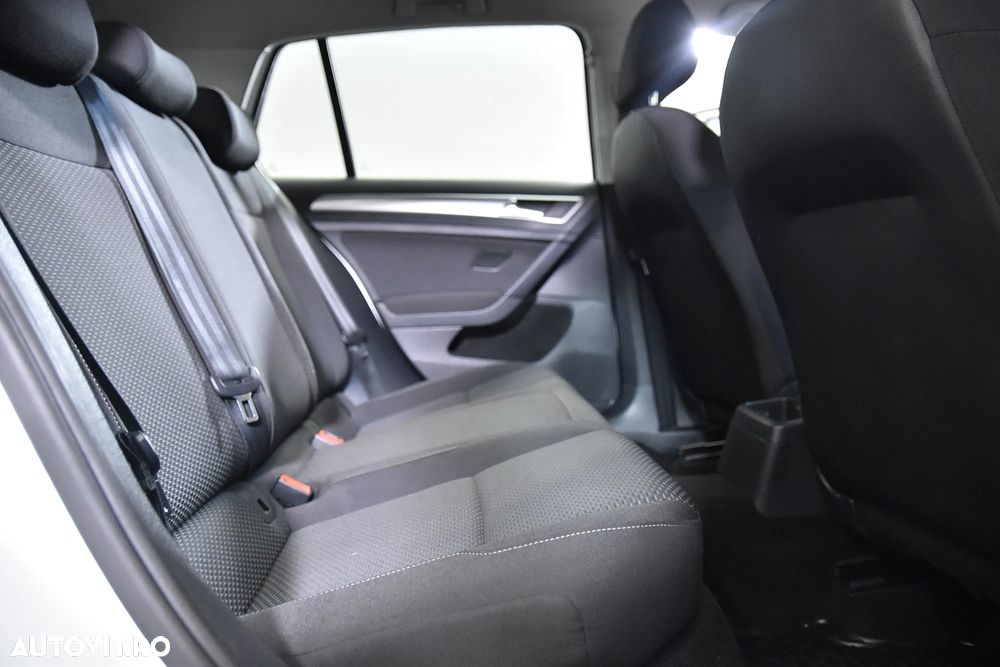 Volkswagen Golf - 13