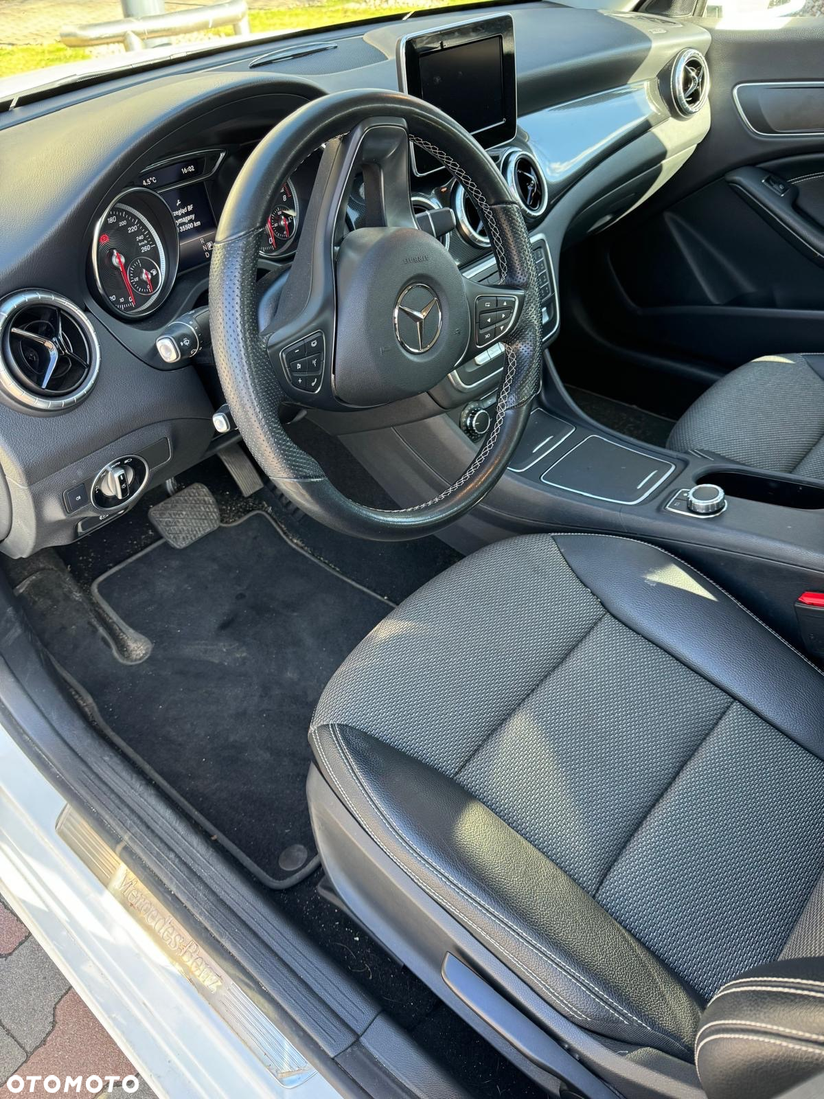 Mercedes-Benz CLA 180 7G-DCT - 13