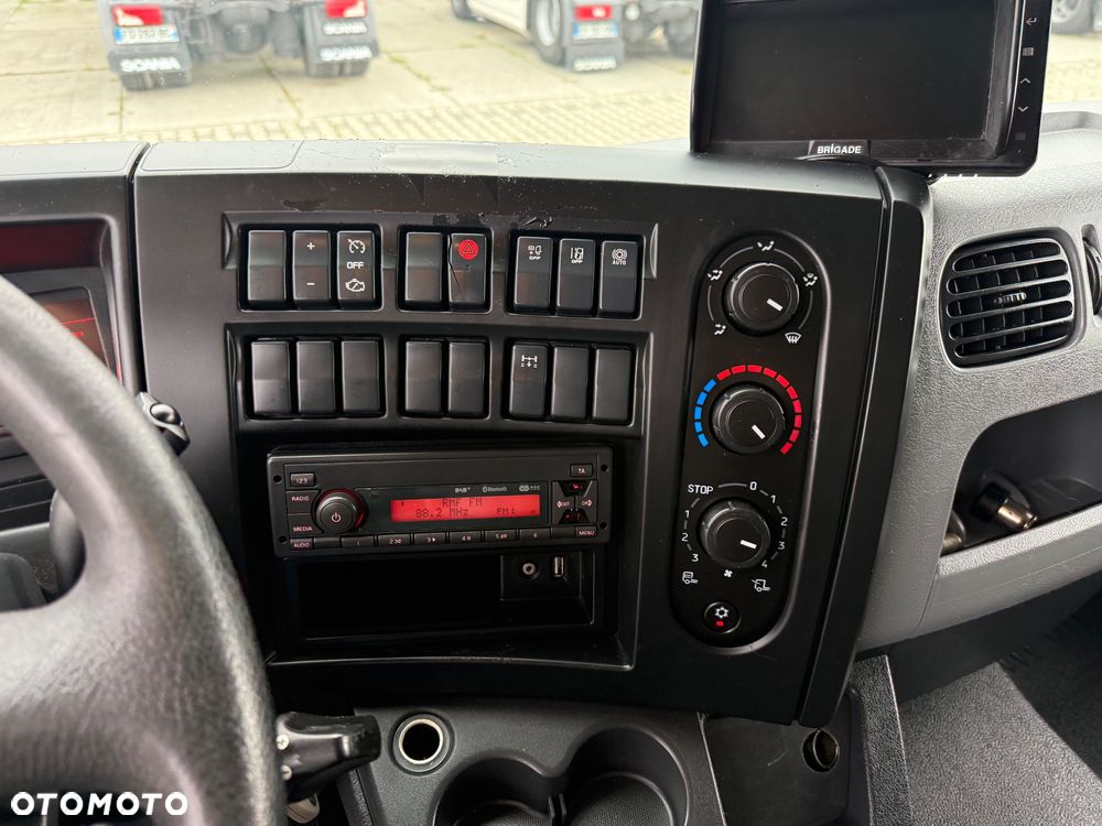 Renault D12 / 220 KM / WINDA / KONTENER 8,30M / ROLETA ELEKTRYCZNA / Z FRANCJI / STAN BDB / / / - 38